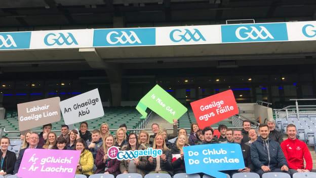 Foireann Chumann Lúthchleas Gael Gnóthach ag Ceiliúradh Sheachtain na Gaeilge