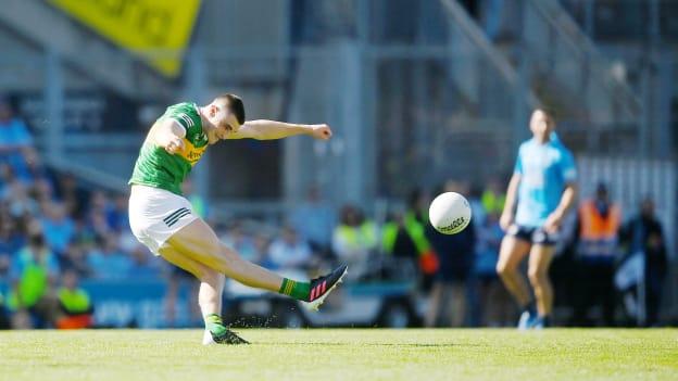 Seán O'Shea of Kerry kicks his side's winning point, from a free, during the GAA Football All-Ireland Senior Championship Semi-Final match between Dublin and Kerry at Croke Park in Dublin. Photo by Stephen McCarthy/Sportsfile