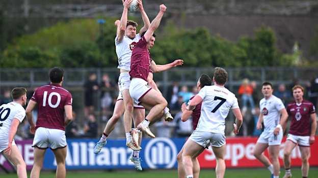Kevin Feely soaring high for Kildare against Westmeath. Photo by Piaras Ó Mídheach/Sportsfile