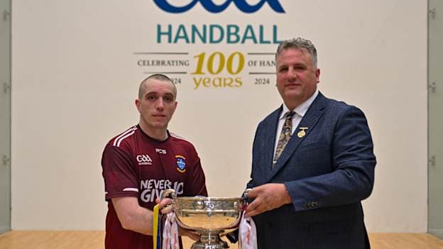 Robbie McCarthy accepts the All-Ireland Men's 4-Wall Senior Singles Cup from GAA Handball President, Kevin Cooke. 
