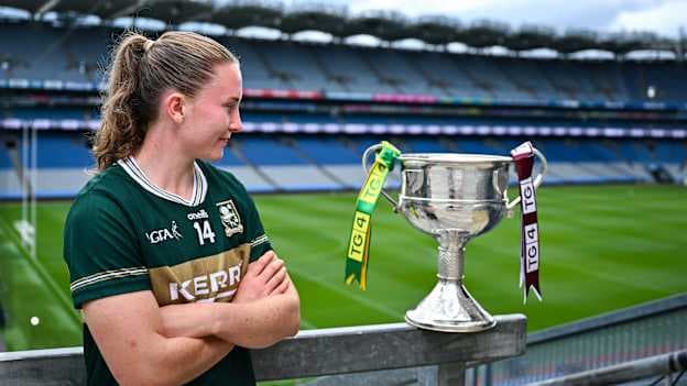 Síofra O’Shea with The Brendan Martin Cup. Photo by Piaras Ó Mídheach/Sportsfile