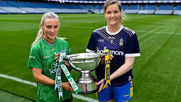 Fermanagh's Shannan McQuade and Helena Cummins with The Mary Quinn Memorial Cup. Photo by Piaras Ó Mídheach/Sportsfile