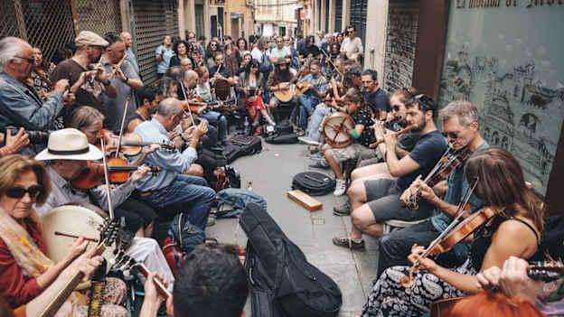 Traditional musicians in full flow at the Caćeres Fleadh. 