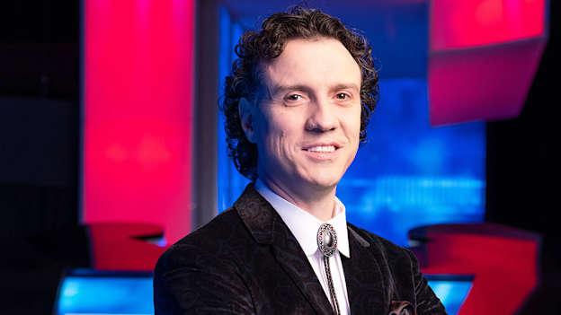 Rathcoole native and Éire Óg Oxford club officer, Darragh Ennis, is a star of the TV quiz show, 'The Chase'. 