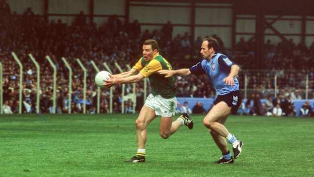 Tommy being watched closely by Dublin's Tommy Carr in 1991