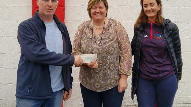 Oola GAA Healthy Clubs Committe members Tom Bourke (left) and Treasa Ryan (right) present a cheque of the money raised for their 'Dash to Croke Park and Back' fundraiser in 2020 to Mary Purcell from GROW Mental Health Recovery.


