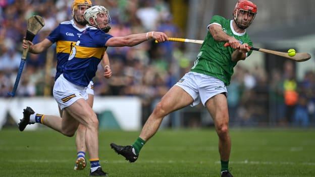 Barry Nash, Limerick, and Eoghan Connolly, Tipperary, in Munster SHC action at FBD Semple Stadium. Photo by Piaras Ó Mídheach/Sportsfile