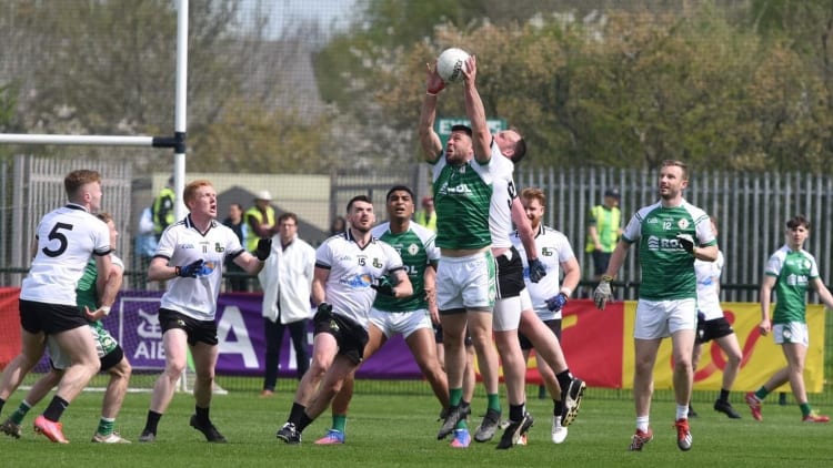 London and Warwickshire players compete for the ball in the All-Britain Championship Final.