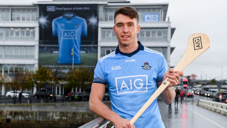 Dublin star Chris Crummey was on hand today to help Dublin GAA and sponsors AIG Insurance to officially launch the new Dublin jersey at AIG’s head office in Dublin.