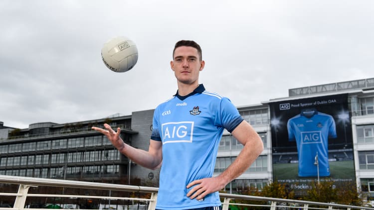 Dublin star Brian Fenton was on hand today to help Dublin GAA and sponsors AIG Insurance to officially launch the new Dublin jersey at AIG’s head office in Dublin.