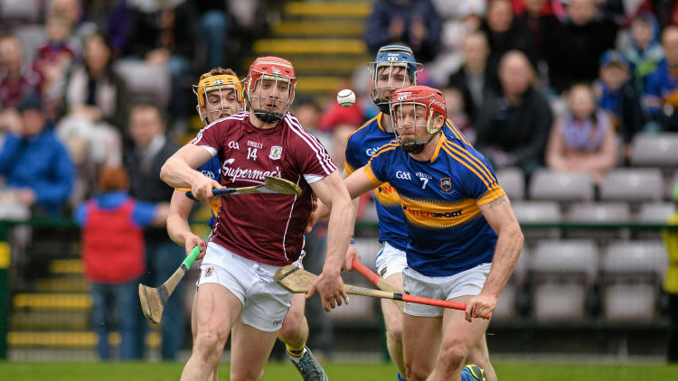 Ronan Maher competes with Joe Canning