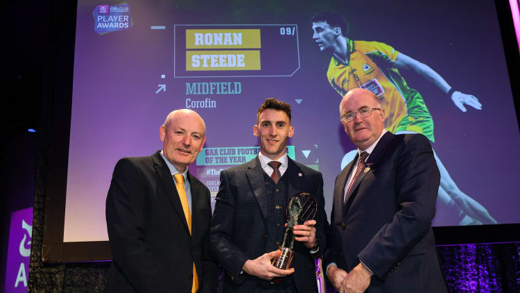 AIB Club Footballer of the Year Ronan Steede pictured with AIB Head of Retail Banking Denis O'Callaghan and Uachtarán Chumann Lúthchleas Gael John Horan.