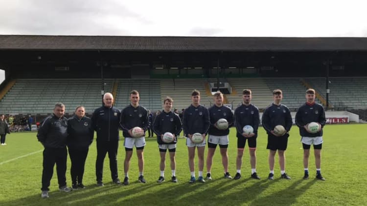 Darren Connell's parents Jim and Vera pictured with his seven friends who have raised closed to €30,000 for Jigsaw.