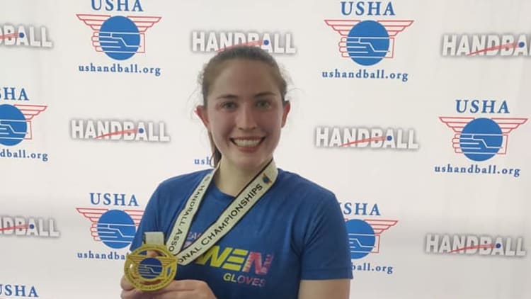 Catriona Casey pictured with her winner's medal.