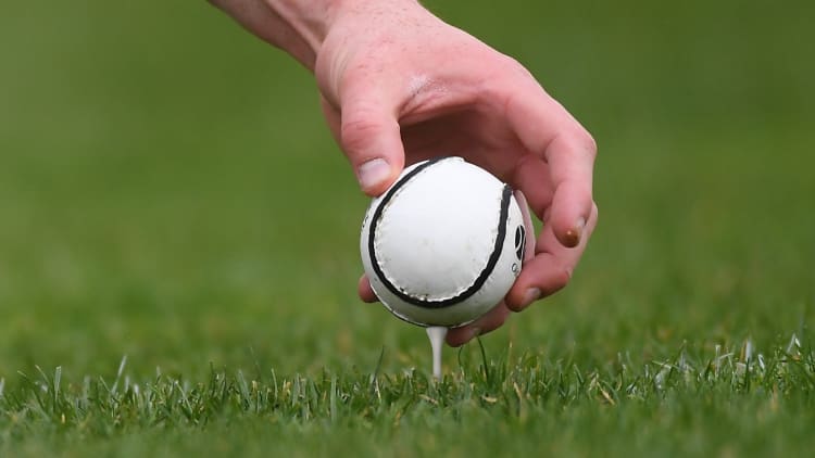The use of a tee would make taking sideline cuts easier for hurlers.