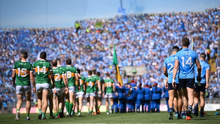 Bhí 'Lá Mór na Gaeilge' ar siúl ag Cluiche Leathcheannais Peile na hÉireann idir Ciarraí agus Áth Cliath i bPáirc an Chrócaigh i mbliana