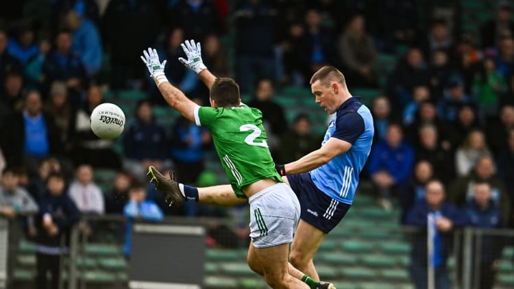 Con O'Callaghan, Dublin, and David Connolly, Limerick, in Allianz Football League Division Two action at TUS Gaelic Grounds. Photo by Sam Barnes/Sportsfile