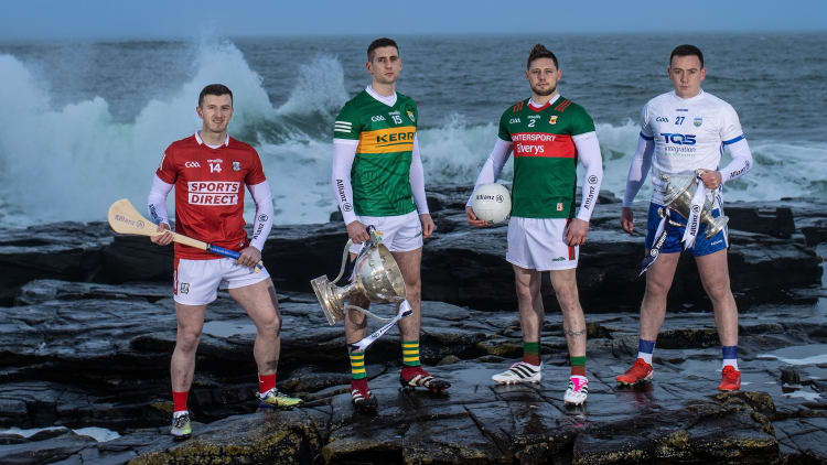 Patrick Horgan, Paul Geaney, Pádraig O'Hora, agus Stephen Bennett ag seoladh Shraitheanna Allianz.