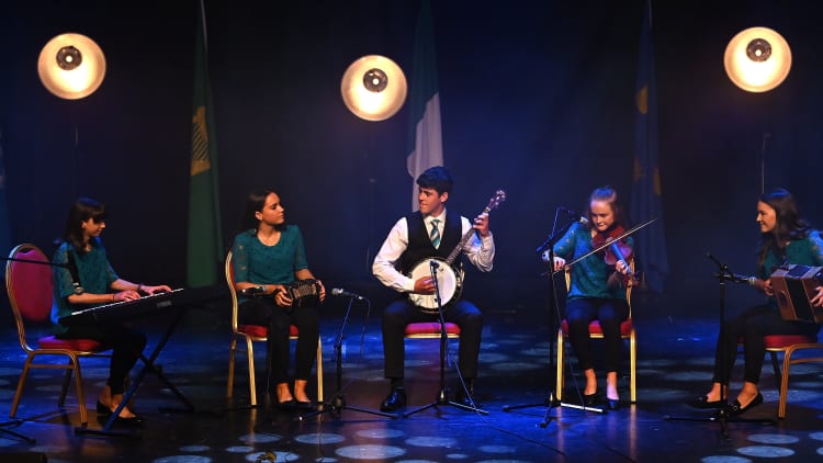 Ceoltóirí CLG Bhaile Cláir na Gaillimhe ag Babhtaí Ceannais na hÉireann de Scór na nÓg san INEC, Cill Airne, i 2022