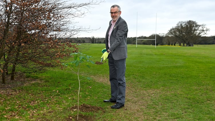 Uachtarán Cumann Luthchleas Gael, Larry McCarthy, planted a native oak, to mark the launch of Phase 1 of the GAA Green Club Programme. The Easy Treesie – Crann Project (www.easytreesie.com) supported by Coillte (www.coillte.ie) and Trees on the Land (www.treesontheland.com) have agreed to provide GAA, Camogie and LGFA clubs with a generous allocation of native tree saplings, which due to current restrictions on access to Clubs will be distributed at the beginning of the next planting season in November. Coillte and Trees on the Land will donate and deliver approximately 50,000 native saplings to the project.