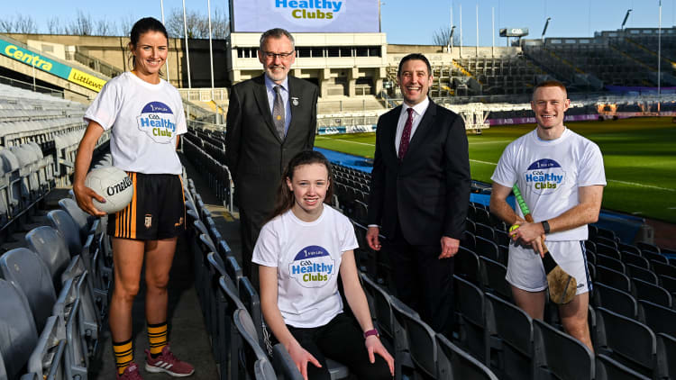 Irish Life announces four-year partnership with GAA Healthy Clubs. To date, GAA Healthy Clubs has engaged 300 clubs and with the sponsorship, they expect to see an additional 375 clubs join the growing movement by January 2024. Pictured at the announcement at Croke Park in Dublin are, from left, Meath ladies footballer Niamh O’Sullivan, Uachtarán Chumann Lúthchleas Gael Larry McCarthy, Grace Birch Lucan Sarsfields GAA Healthy Club, Declan Bolger, CEO, Irish Life, and Limerick hurler William O’Donoghue.