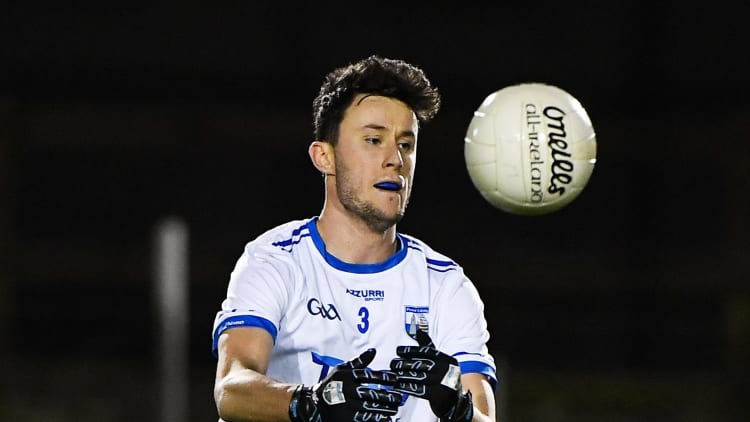 Seilbh na liathróide ag Darach Ó Cathasaigh do Phort Láirge